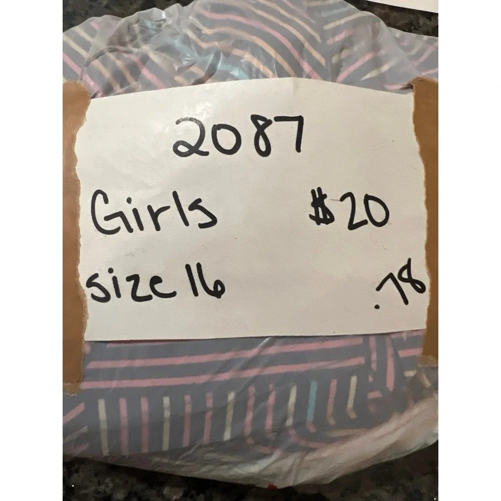 Girls size 16 shorts‎ (2087)